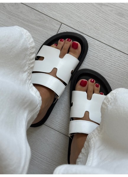 Beyaz cırtlı terlik