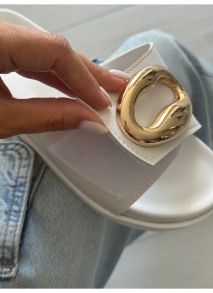 Beyaz cırtlı terlik