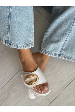 Beyaz cırtlı terlik