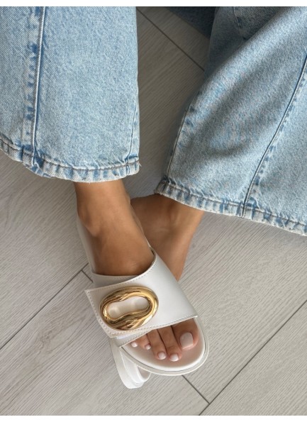 Beyaz cırtlı terlik