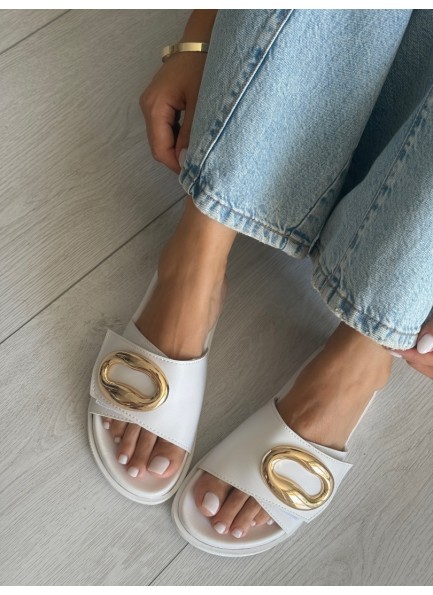 Beyaz cırtlı terlik