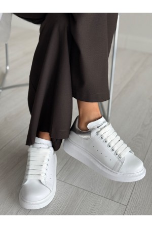Beyaz gümüş detaylı kalın taban spor ayakkabı 