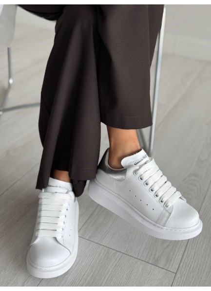 Beyaz gümüş detaylı kalın taban spor ayakkabı 