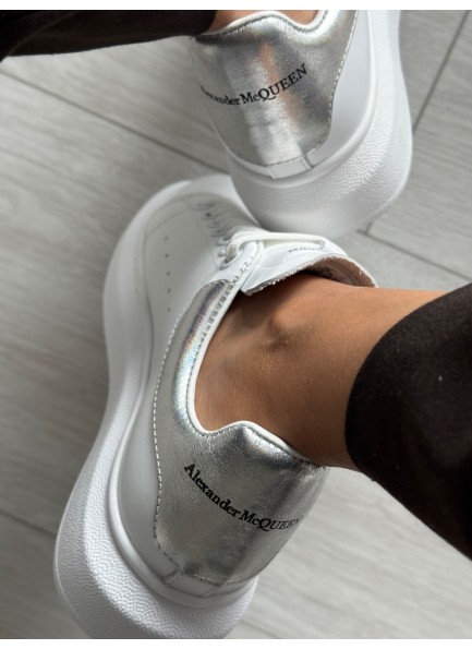 Beyaz gümüş detaylı kalın taban spor ayakkabı 