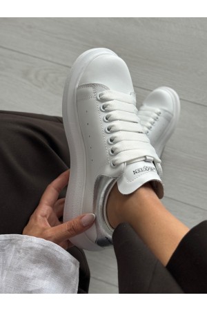 Beyaz gümüş detaylı kalın taban spor ayakkabı 
