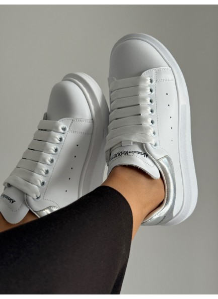 Beyaz gümüş detaylı kalın taban spor ayakkabı 