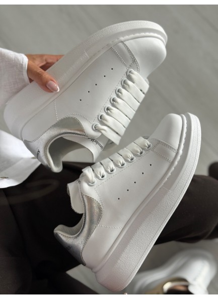 Beyaz gümüş detaylı kalın taban spor ayakkabı 