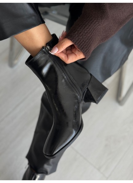 Siyah rugan topuklu bot