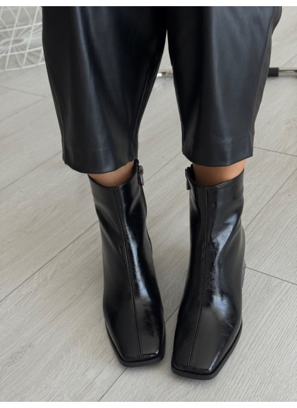 Siyah rugan topuklu bot