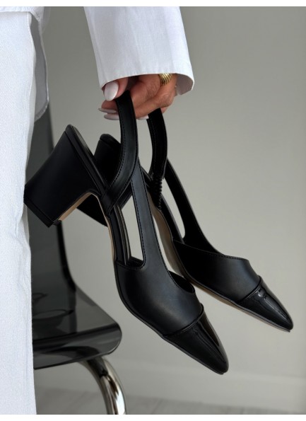 Siyah topuklu ayakkabı 