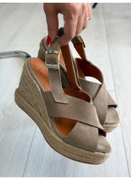 Vizon hasır dolgu topuk sandalet 