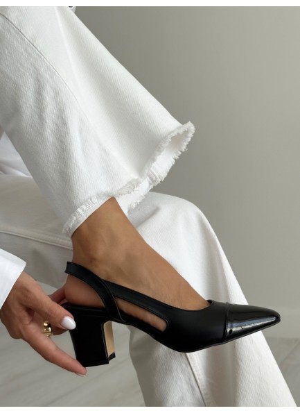 Siyah topuklu ayakkabı 