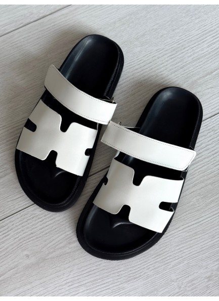 Beyaz cırtlı terlik