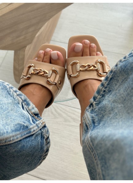 Nude rugan aksesuarlı terlik