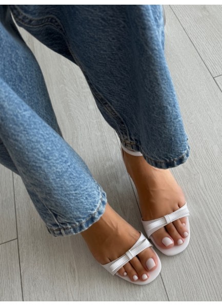 Beyaz mini topuklu ayakkabı 