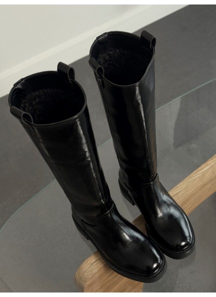 Siyah rugan uzun çizme