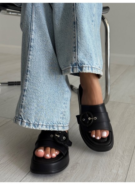 Siyah platform taban terlik