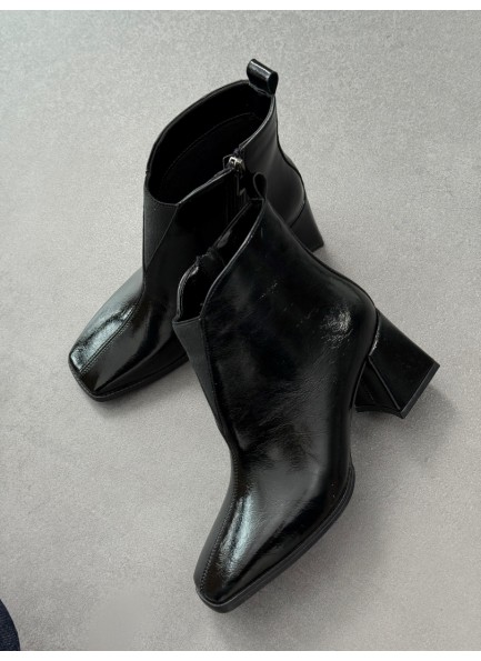 Siyah rugan topuklu bot 