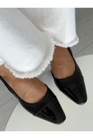 Siyah topuklu ayakkabı 