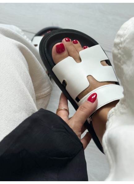 Beyaz cırtlı terlik