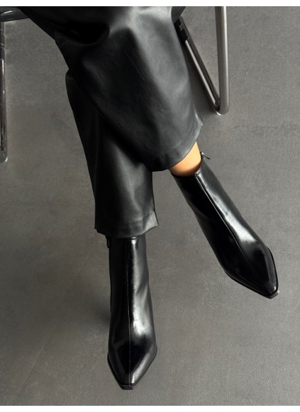 Siyah rugan topuklu bot