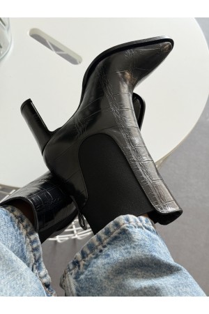 Siyah krokodil baskılı bot