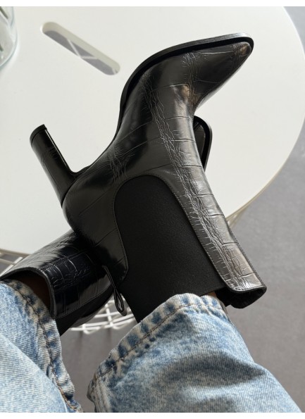 Siyah krokodil baskılı bot