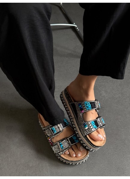 Siyah boncuklu platform terlik