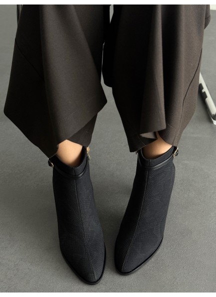 Siyah desenli topuklu bot 