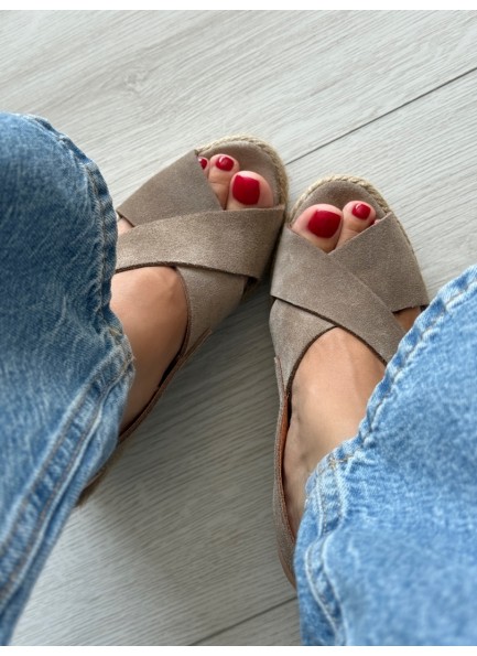 Vizon hasır dolgu topuk sandalet 