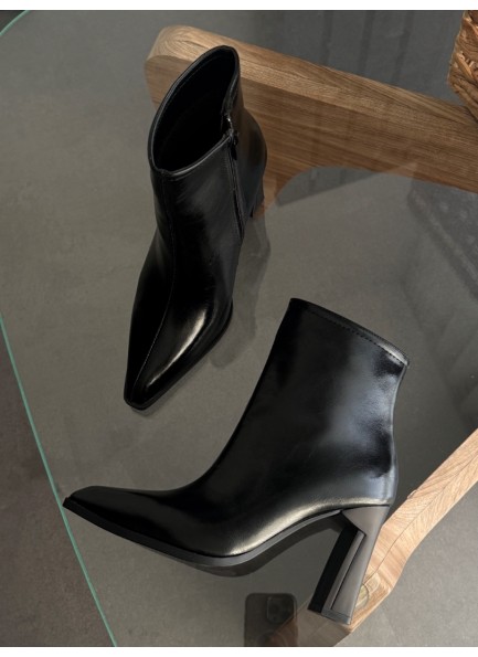 Siyah rugan topuklu bot