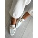 Beyaz aksesuarlı ince taban loafer 
