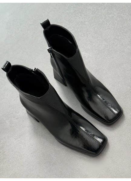 Siyah rugan topuklu bot 