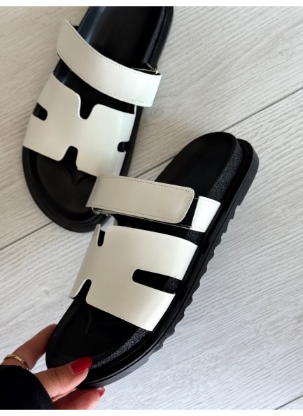 Beyaz cırtlı terlik