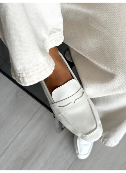 Beyaz ince taban loafer 
