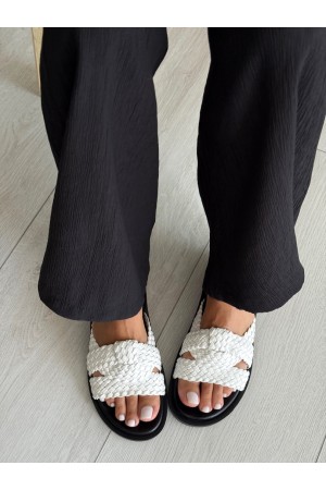 Beyaz örgülü terlik