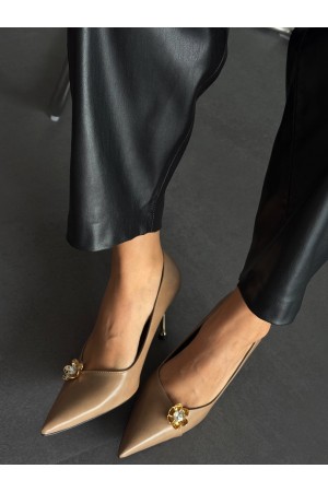 Vizon yanı aksesuarlı stiletto Vizon yanı aksesuarlı stiletto