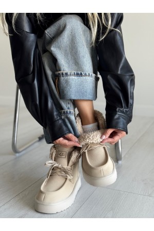 Bej bağcıklı peluş bot