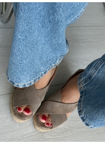 Vizon hasır dolgu topuk sandalet 