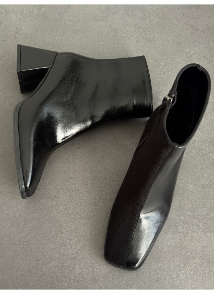 Siyah küt kalıp topuklu bot 