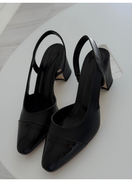 Siyah topuklu ayakkabı 