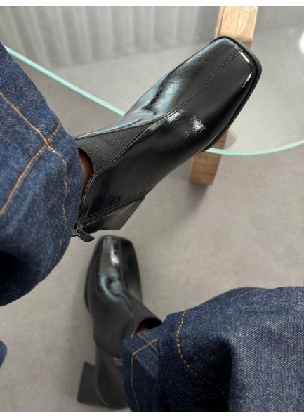 Siyah rugan topuklu bot 