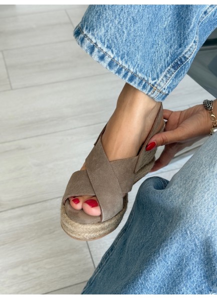 Vizon hasır dolgu topuk sandalet 