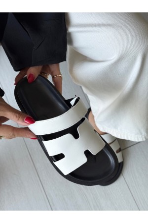 Beyaz cırtlı terlik