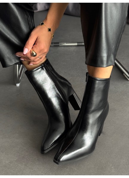 Siyah rugan topuklu bot