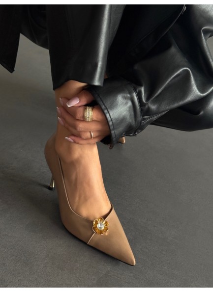 Vizon yanı aksesuarlı stiletto 