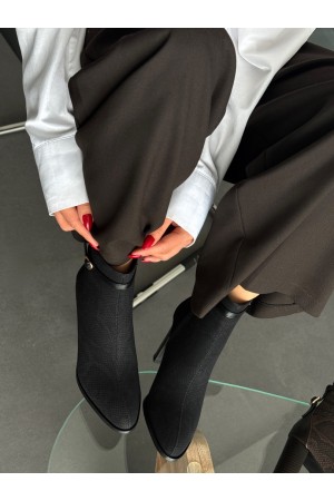 Siyah desenli topuklu bot 