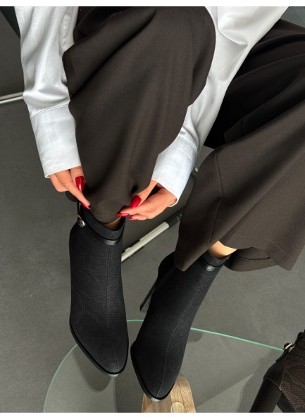 Siyah desenli topuklu bot 