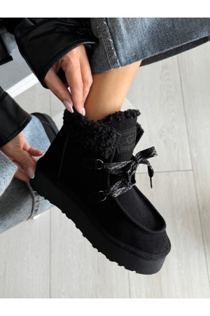 Siyah bağcıklı peluş bot