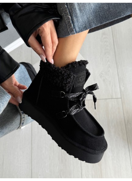 Siyah bağcıklı peluş bot